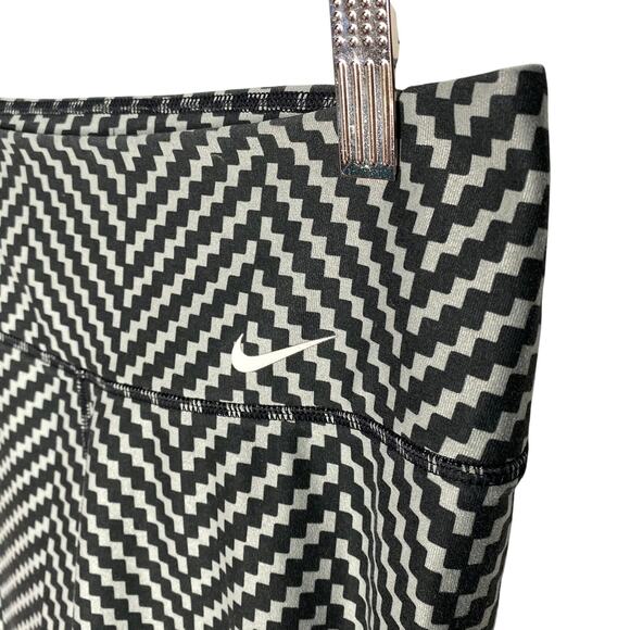 Nike Chevron Capri Leggings Size XS Legend 2.0 Training Dri-Fit Athletic Zig Zag - Picture 2 of 9